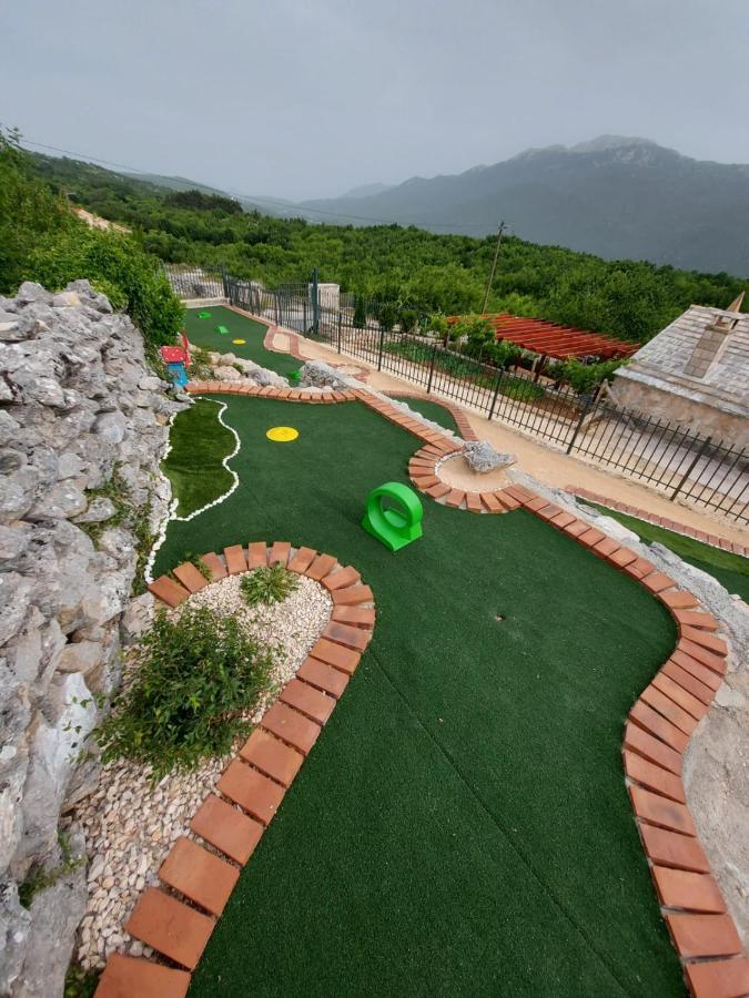 Villa Sagosde With Swimming Pool And Mini Golf Zagvozd Esterno foto
