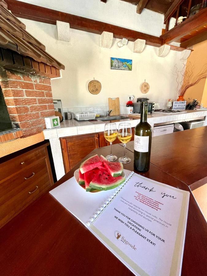 Villa Sagosde With Swimming Pool And Mini Golf Zagvozd Esterno foto
