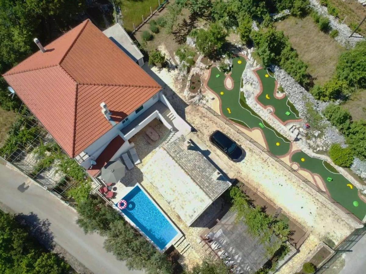 Villa Sagosde With Swimming Pool And Mini Golf Zagvozd Esterno foto