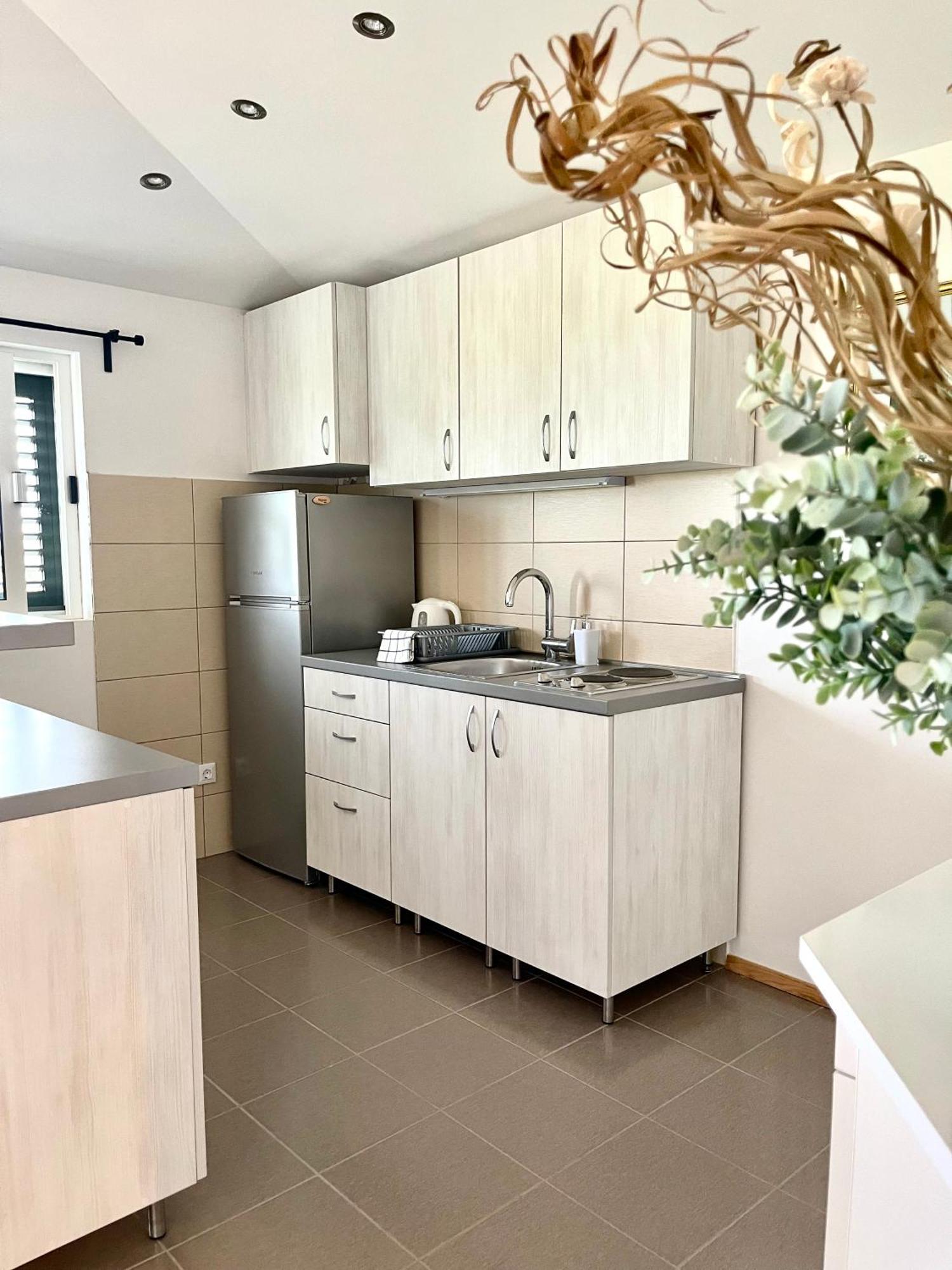Villa Sagosde With Swimming Pool And Mini Golf Zagvozd Esterno foto