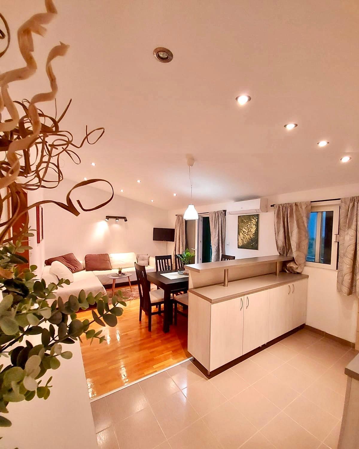 Villa Sagosde With Swimming Pool And Mini Golf Zagvozd Esterno foto