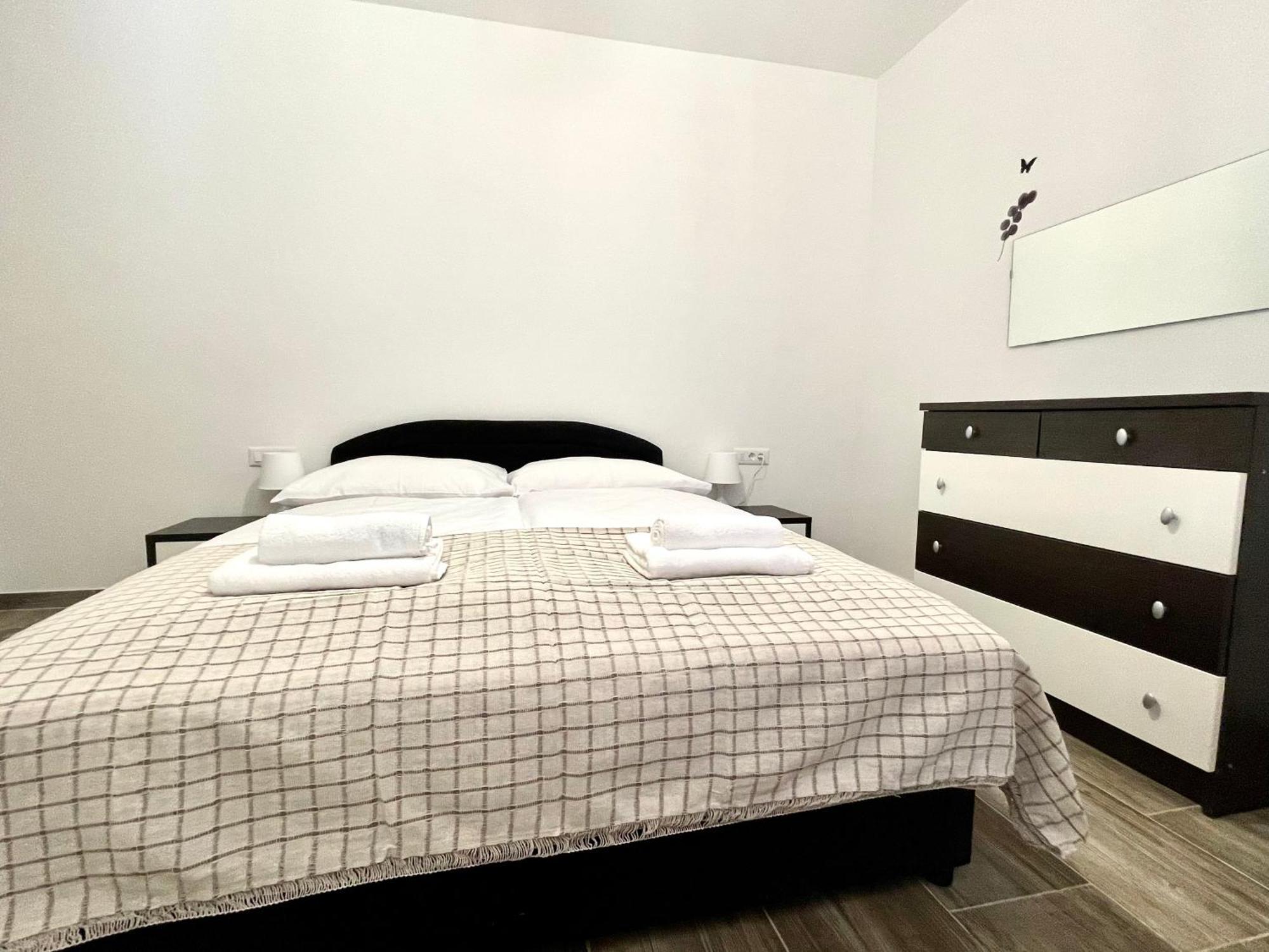 Villa Sagosde With Swimming Pool And Mini Golf Zagvozd Esterno foto